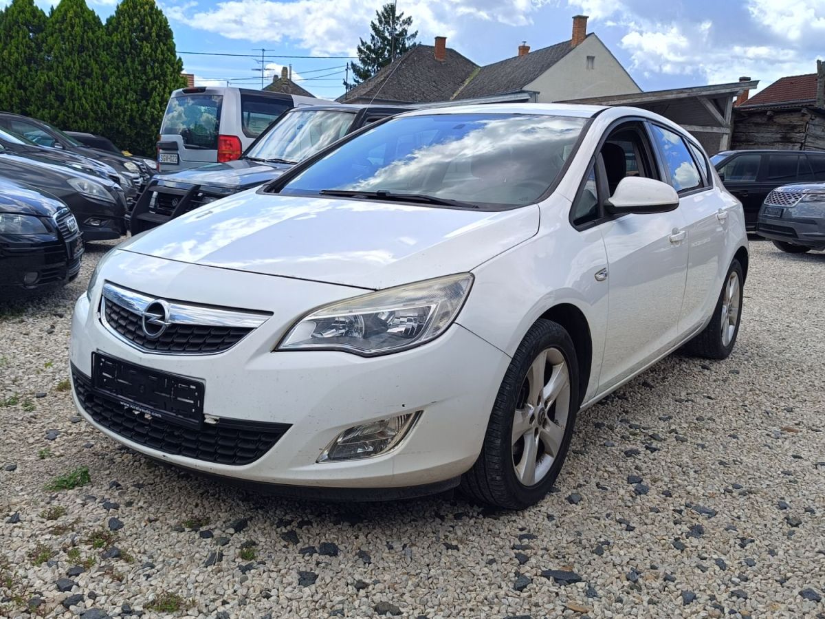 Opel Astra 1.7 cdti 110le 2012/6 240000km&nbsp;3500e